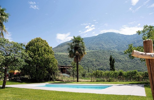Merano Apartment | Holiday Apartment "Torgglbauer 3" with Mountain View, Pool, Terrace & Wi-Fi