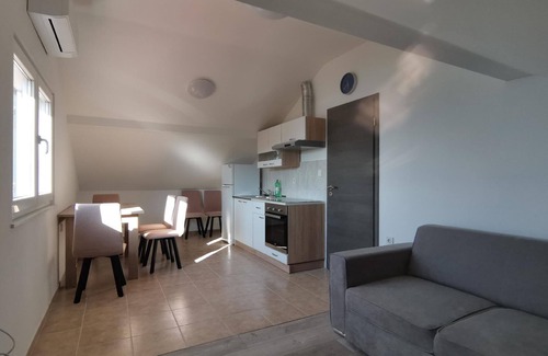 Susica Apartment | Holiday apartment Ugljan (Ort) for 1 - 6 persons with 3 bedrooms - Holiday apartment