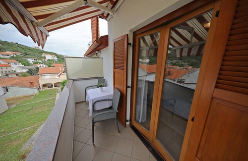 Knez House | Holiday apartment Veli Iz for 1 - 6 persons with 2 bedrooms - Holiday house