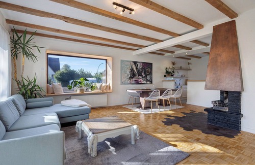 Halstenbek Apartment | Holiday Apartment "Villa Kokorey" with Private Terrace, Shared Garden & Wi-Fi