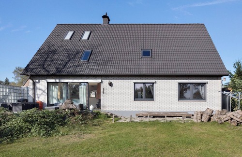 Halstenbek Apartment | Holiday Apartment "Villa Kokorey" with Private Terrace, Shared Garden & Wi-Fi