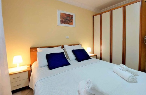 Crveni Vrh Apartment | Holiday apartment with internet and air conditioning near the sea