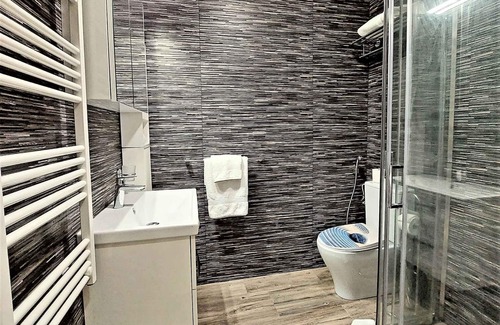 Crveni Vrh Apartment | Holiday apartment with internet and air conditioning near the sea