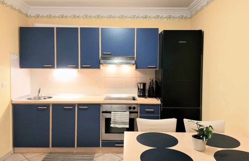 Crveni Vrh Apartment | Holiday apartment with internet and air conditioning near the sea