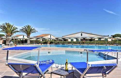 Marina di Cecina Condo | Holiday apartment with air conditioning and outdoor pool