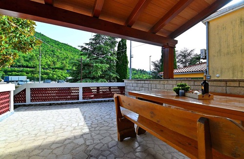 Plomin Apartment | Holiday apartment with harbour view