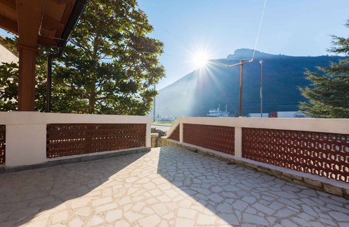 Plomin Apartment | Holiday apartment with harbour view