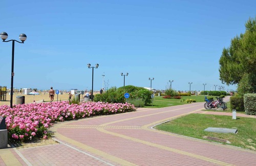 Bibione Pineda Apartment | Holiday apartment with balcony and air conditioning