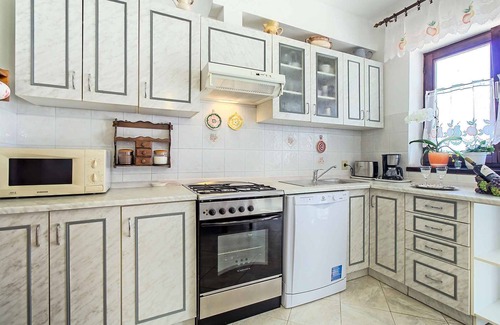 Valica Apartment | Holiday apartment with lawn and barbecue