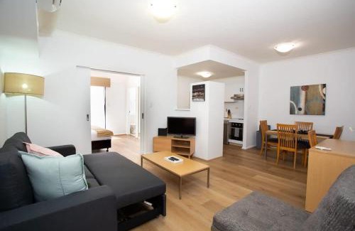 Northbridge Apartment | Holiday Apartment with Pool and WiFi