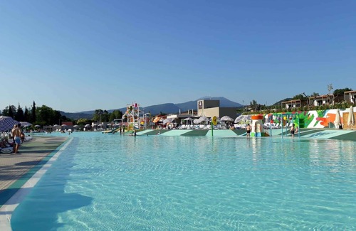 Cisano Apartment | Holiday apartment with terrace and pool