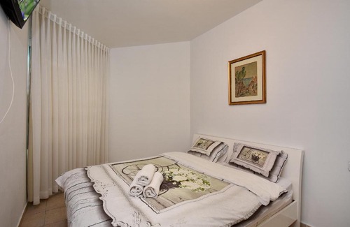 Tiberias Old City Apartment | Holiday by Lake Kinneret