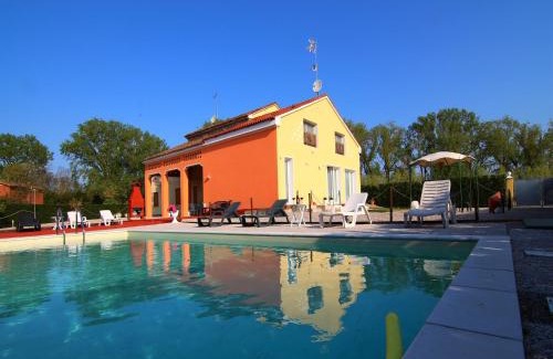 Codevigo Villa | Holiday countryside home with swimming pool, sauna Less than 20km from the sea