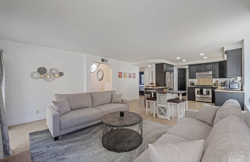 Castaic House | Holiday Dream Stay -Pool & Spa, Pool Table, Ping Pong & Games by Magic Mountain