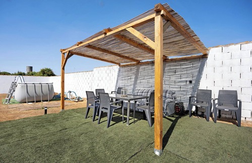 Chiclana de la Frontera House | Holiday Home 'Manoli' with Private Pool, Wi-Fi and Air Conditioning