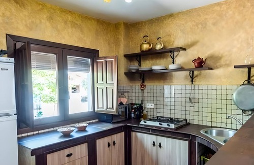 Alhama de Granada House | Holiday Home 'Rica' with Mountain View, Wi-Fi and Air Conditioning