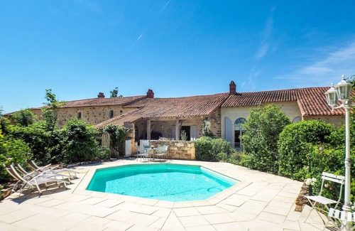 Saint-Laurent-de-la-Salle House | Holiday Home Saint-Laurent Pool & Garden
