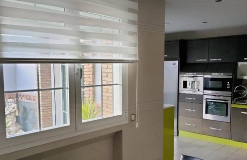 Los Angeles House | Holiday Home 'Pablo Picasso 9' with Mountain View, Wi-Fi and Air Conditioning