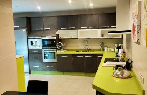 Los Angeles House | Holiday Home 'Pablo Picasso 9' with Mountain View, Wi-Fi and Air Conditioning