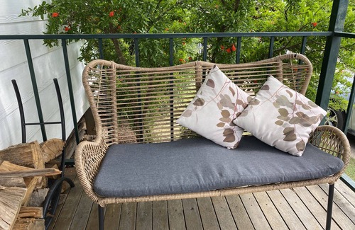 Talbingo House | Holiday haven wood fire family fun hiking skiing bird watching linen supplied