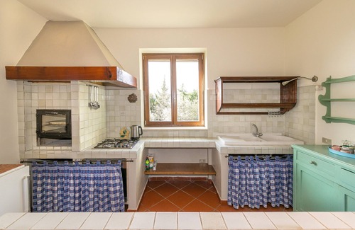 Monteverdi Marittimo House | Holiday Home "Casa Flora" with Private Pool, Private Terrace and Wi-Fi