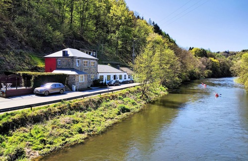 Sy House | Holiday Home in Durbuy by the Ourthe River