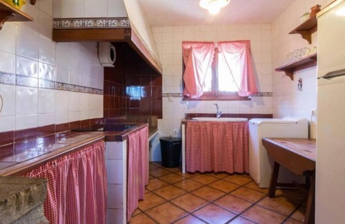 Caravaca de la Cruz House | Holiday Home 'Noguericas 1' with Mountain View, Shared Pool and Wi-Fi