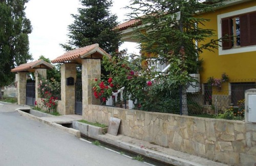 Caravaca de la Cruz House | Holiday Home 'Noguericas 1' with Mountain View, Shared Pool and Wi-Fi