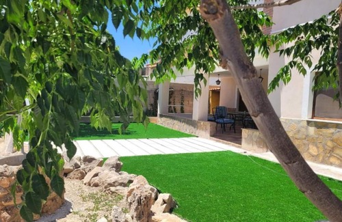 Caravaca de la Cruz House | Holiday Home 'Noguericas 1' with Mountain View, Shared Pool and Wi-Fi