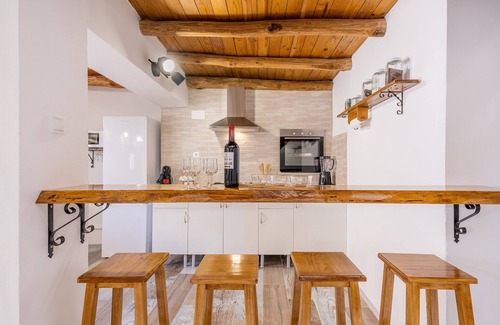 Velez de Benaudalla House | Holiday Home 'Casa Rústica' with Mountain Views, Private Terrace and Wi-Fi