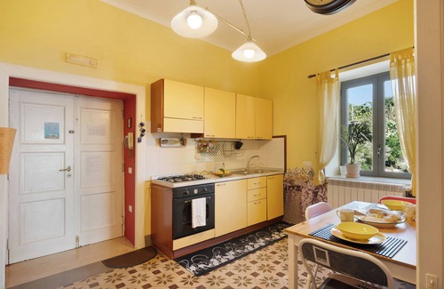 Colli di Fontanelle House | Holiday Home "Li Galli" with Sea View, Garden & Wi-Fi