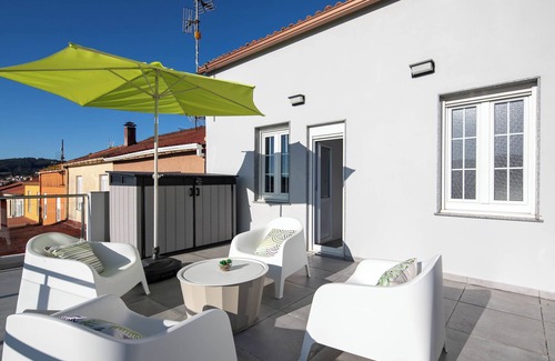Cee House | Holiday Home 'A Neida Con Vistas Al Mar' with Sea View, Private Terrace and Wi-Fi