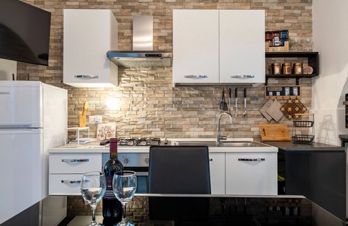 Loceri House | Holiday Home 'Al Vico Dante' with Garden, Wi-Fi and Air Conditioning