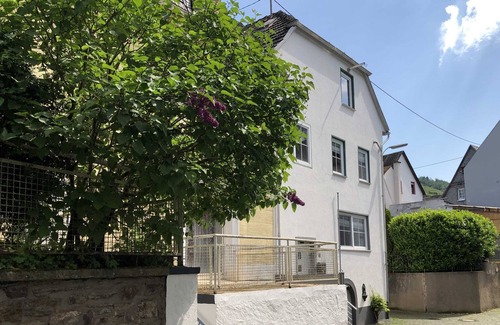Ediger House | Holiday home Am Alten Stadttor in wine village of Ediger-Eller on the Moselle