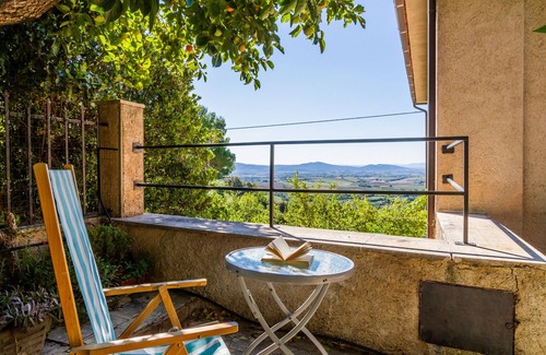 Montemassi House | Holiday Home 'Amazing Tuscany Window' with Sea View, Wi-Fi and Air Conditioning