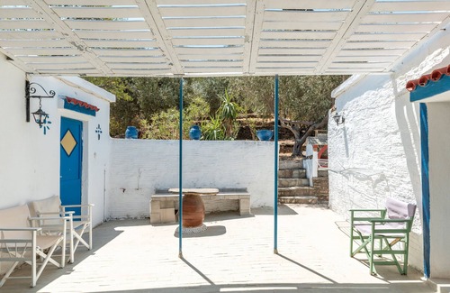 Kapparia House | Holiday Home 'Andros Traditional House' with Mountain View, Private Terrace and Private Garden