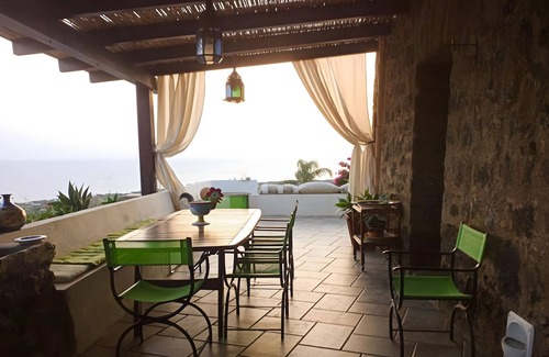 Pantelleria House | Holiday Home 'Antico Dammuso' with Private Terrace and Private Garden