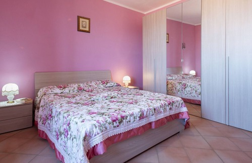 Sennori House | Holiday Home 'Appartamento Buena Vista' with Sea View, Shared Terrace and Air Conditioning