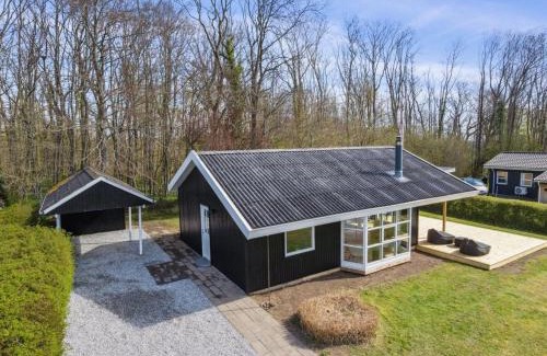 Pøt Strandby House | Holiday Home Arnetta - 150m from the sea by Interhome