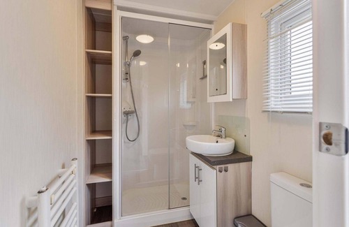 Ede Ski Chalet | ✓ Holiday home at Bospark Ede ✓ Holiday home for 4 persons ✓ Located in Ede (Gelderland) ✓ Holiday park on the Veluwe ✓ Book directly through the park