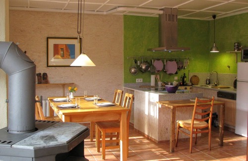 Gormin Apartment | Holiday Home 'Barrierefreie Ferienwohnung' with Private Terrace, Private Garden and Wi-Fi