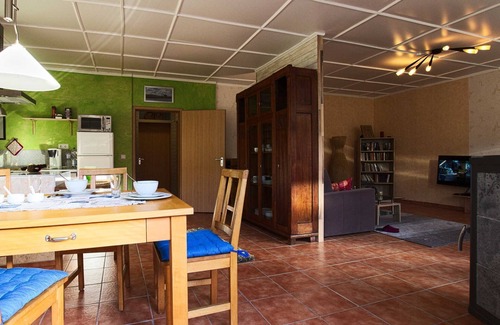 Gormin Apartment | Holiday Home 'Barrierefreie Ferienwohnung' with Private Terrace, Private Garden and Wi-Fi