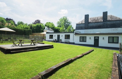 Hastiere-Lavaux Villa | Holiday Home in Ederbergland near Knebelsrod