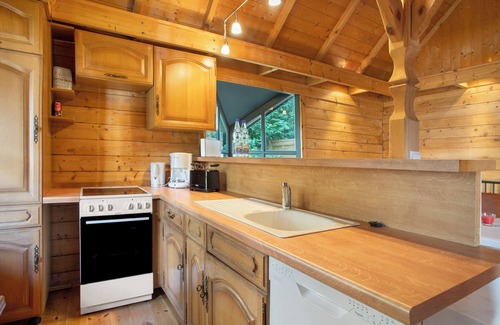 Verchen House | Holiday Home 'Blockbohlen-Haus Auf Hof Verchen' with Private Terrace, Private Garden and Wi-Fi