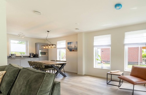Municipality of Nissewaard House | Holiday Home by Lake Beach Simonshaven