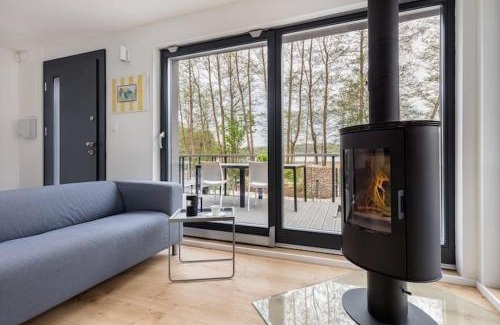 Wiselka House | Holiday Home by Lake Wise ka with Sauna