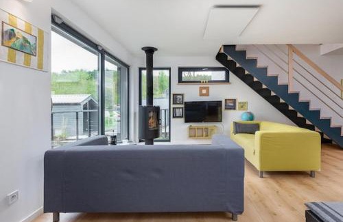 Wiselka House | Holiday Home by Lake Wise ka with Sauna