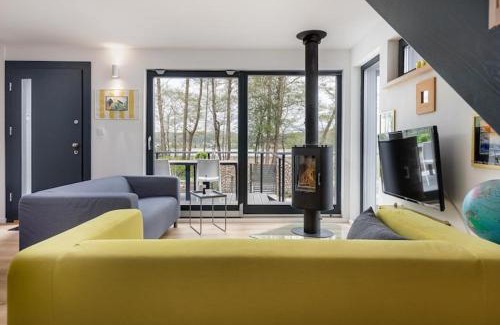 Wiselka House | Holiday Home by Lake Wise ka with Sauna