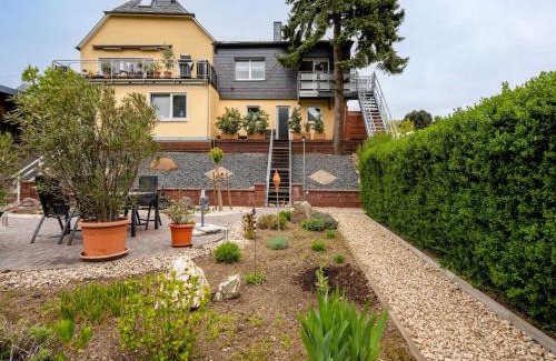 Dhron Apartment | Holiday Home by Mosel with Garden View, cleaning included
