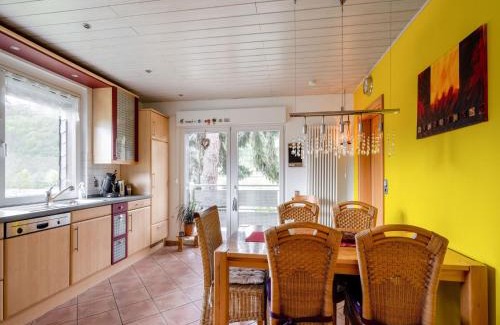 Dhron Apartment | Holiday Home by Mosel with Garden View, cleaning included